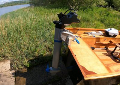 Mounting the ePropulsion outboard onto the new Motor pad on the Mirror dinghy