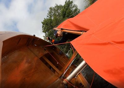 Capsizing my Mirror dinghy on the shore - Still learning!